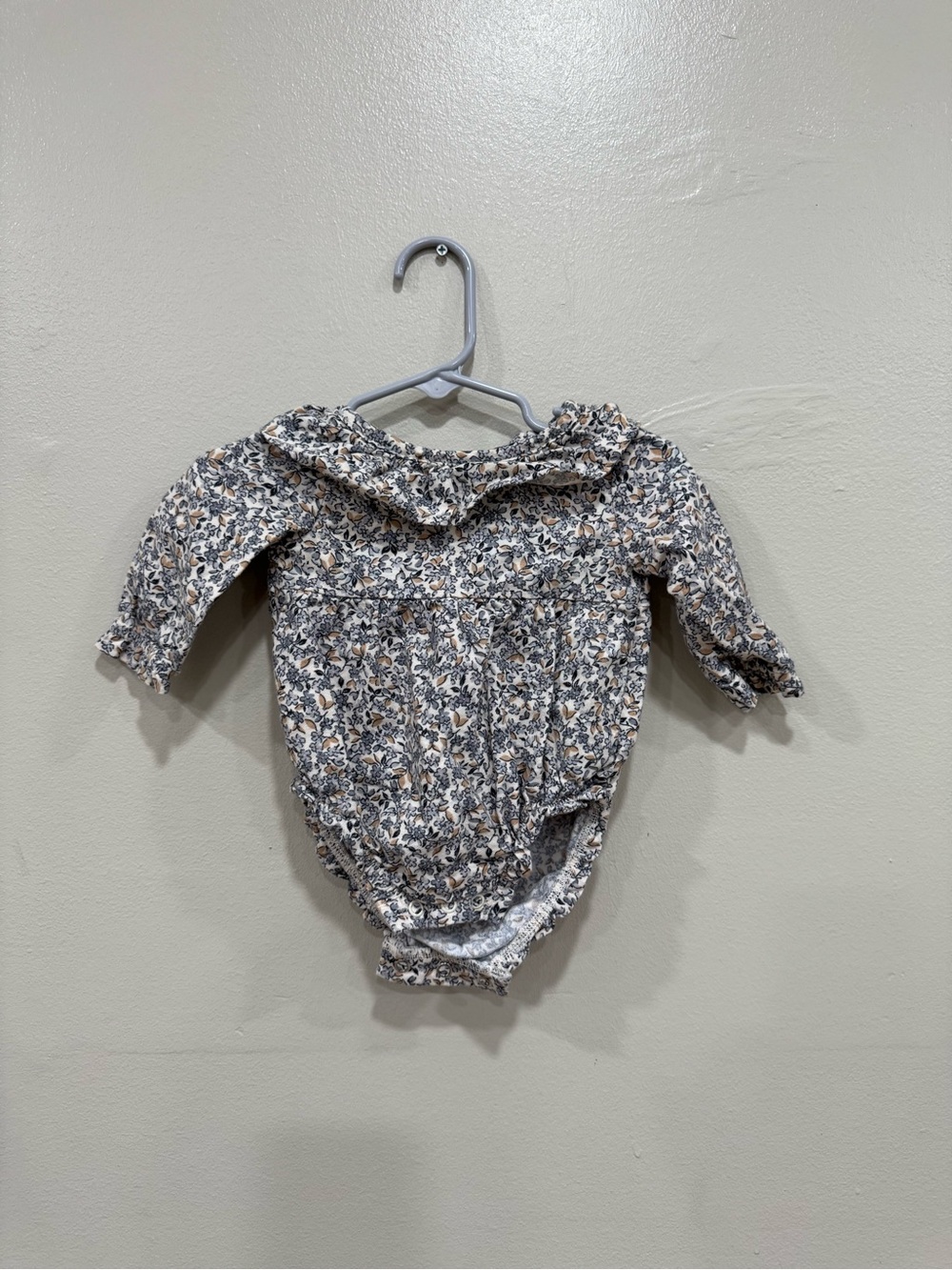Carter’s floral tops / bodysuits size 3month